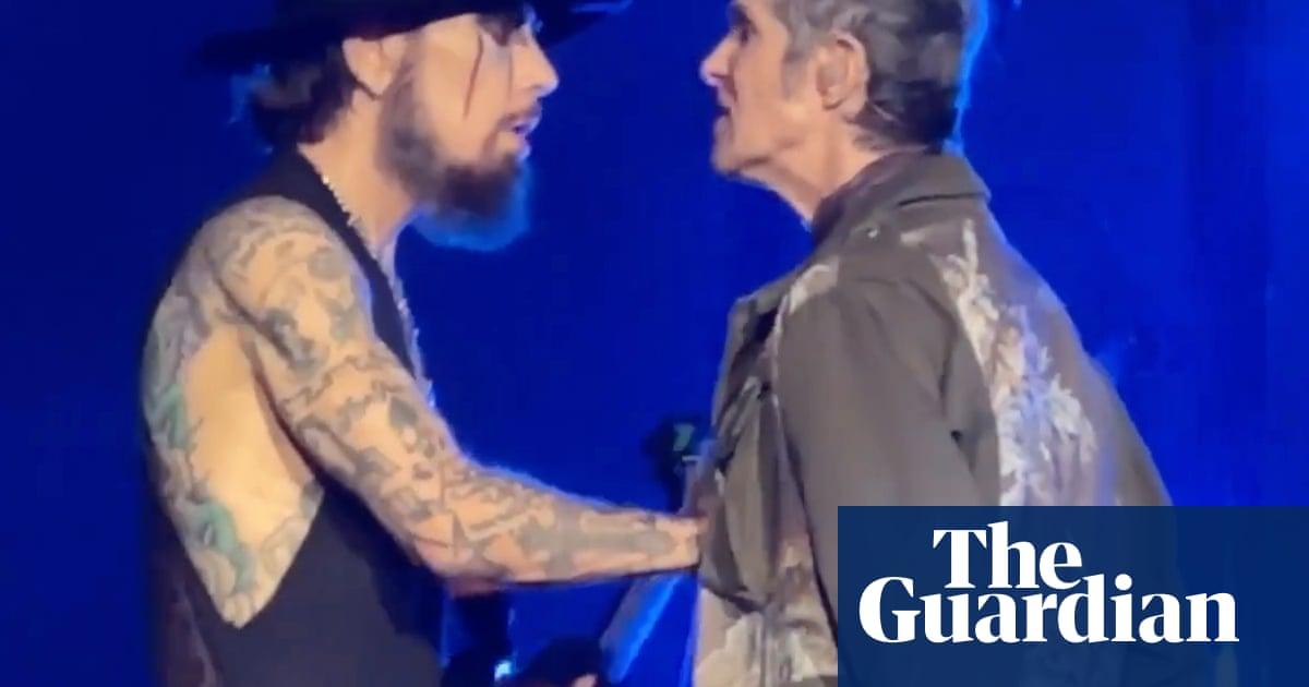 Members Depending on Jane Sue Sernger Perry Farrell Liwat Altercasi Remain |Janeu addict |Guard